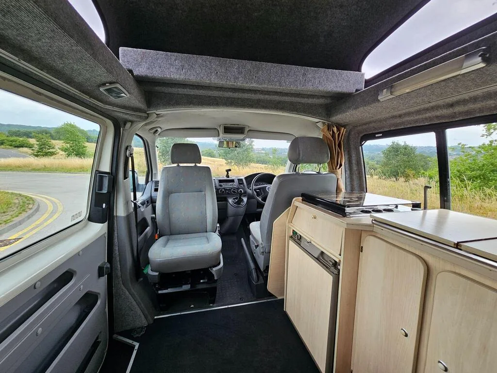2005 Volkswagen Leisuredrive photo 2